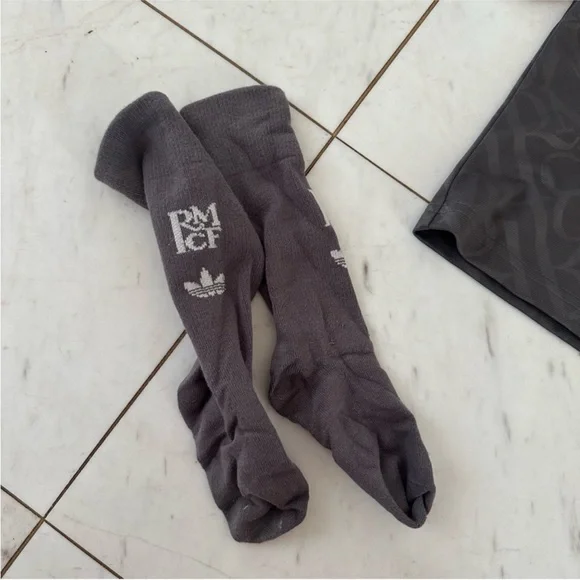 Adidas Kids Gray and White Soccer Set, Size 6 - Picture 8 of 14